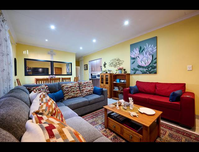 3 BEDROOM TOWNHOUSE FOR SALE IN HALFWAY GARDENS
